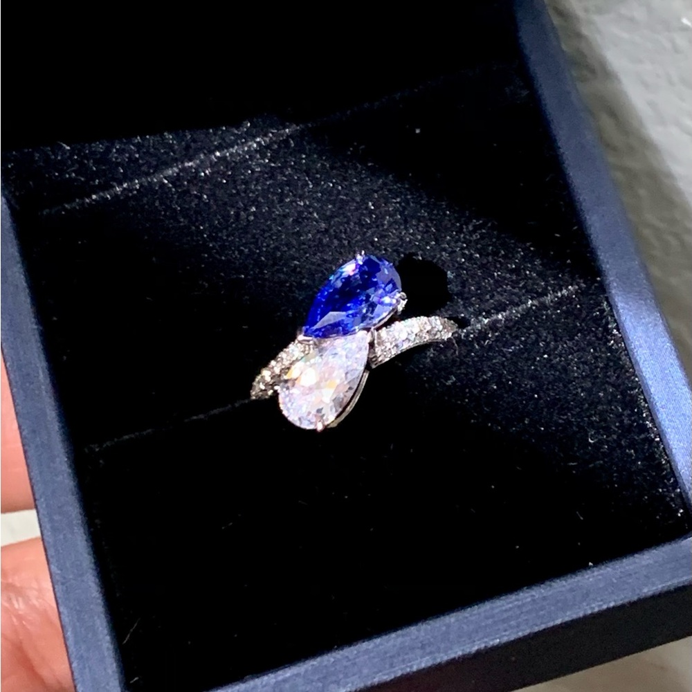 ITALO JEWELRY TWO STONE PEAR CREATED WHITE SAPPHIRE ENGAGEMENT RING Size 6